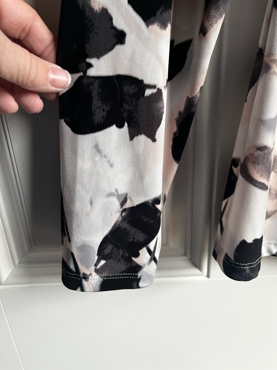 Women’s Long-Sleeve Floral Print Blouse in Black and Blush Calvin Klein small - Picture 2 of 9